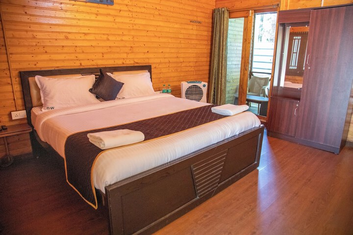 Room 8 of 33