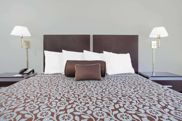 2 Queen Beds (18 of 24)