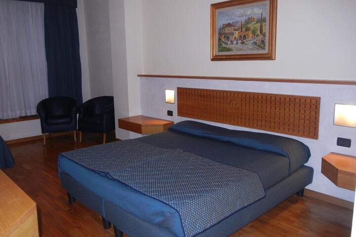 Room 16 of 32