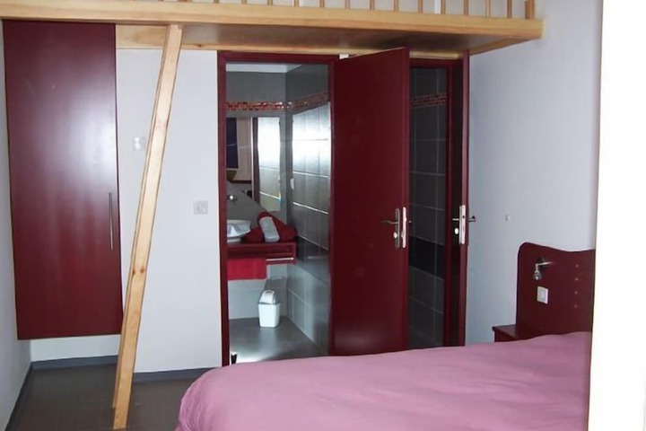 Room 12 of 38