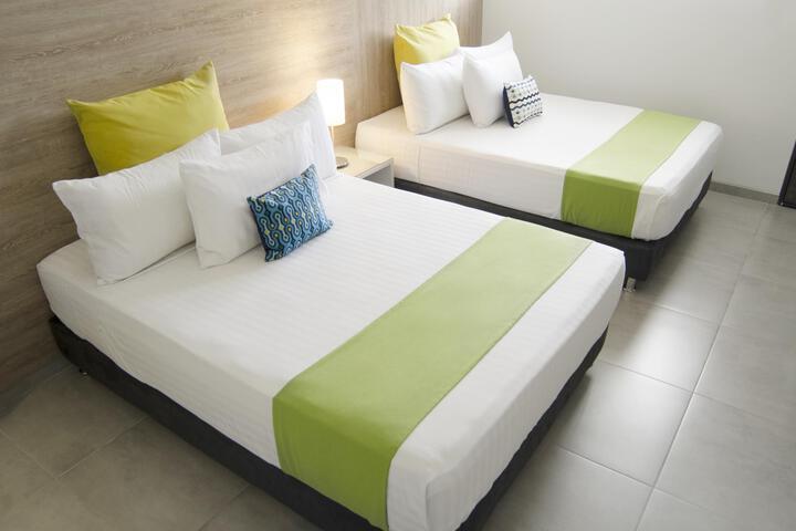Room 4 of 77