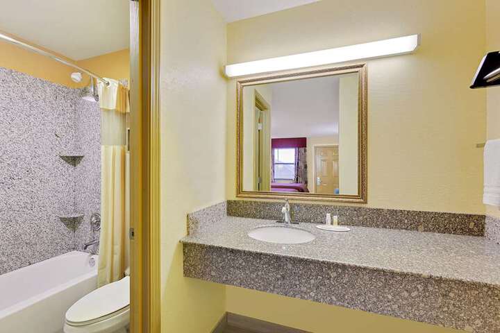 Guest room bath