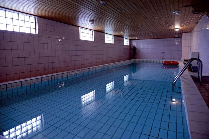 Pool 5 of 15