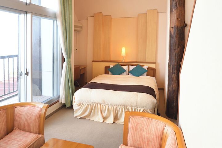 Room 6 of 22