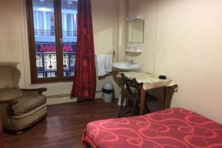 Room 12 of 28