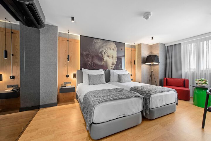 Room 56 of 143