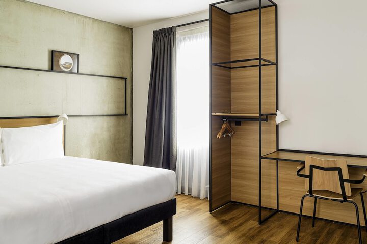 Room 14 of 44