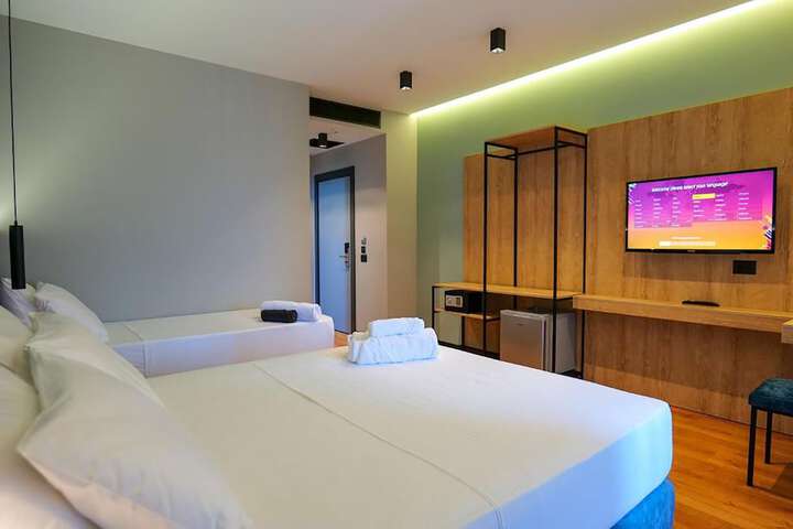 Room 41 of 85