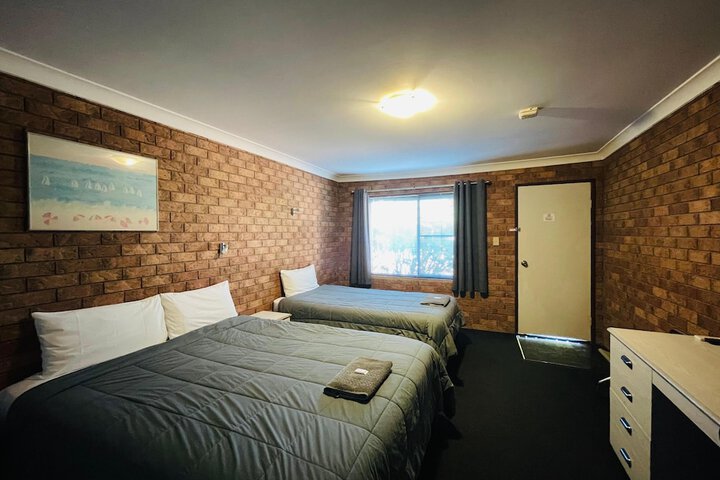 Room 2 of 8