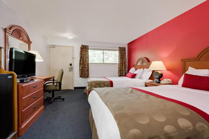 2 Queen Beds Deluxe Room (5 of 7)