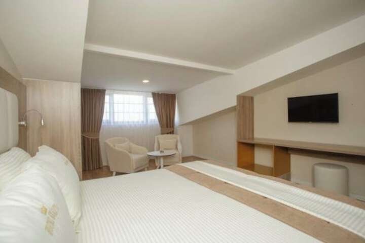 Room 7 of 70