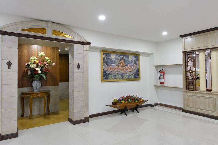 Entrance & Lobby