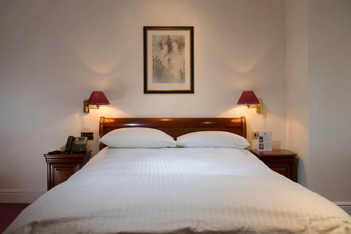 Room 8 of 33