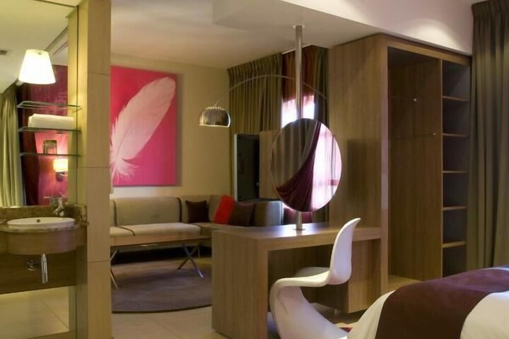 Room 17 of 47