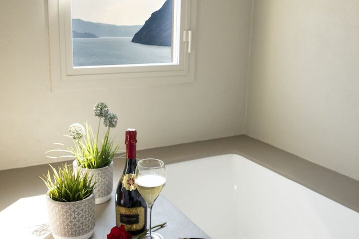 Room 8 of 42