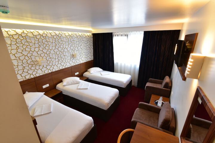 Room 16 of 36