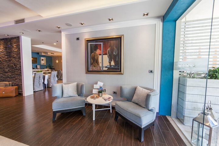 Entrance & Lobby