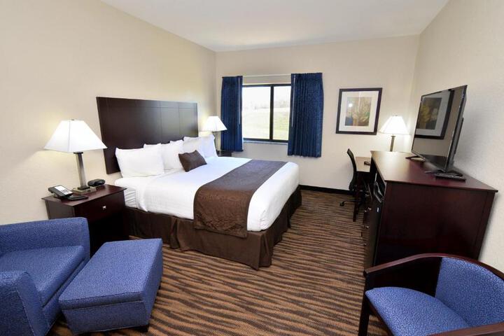 1 King Bed (3 of 7)