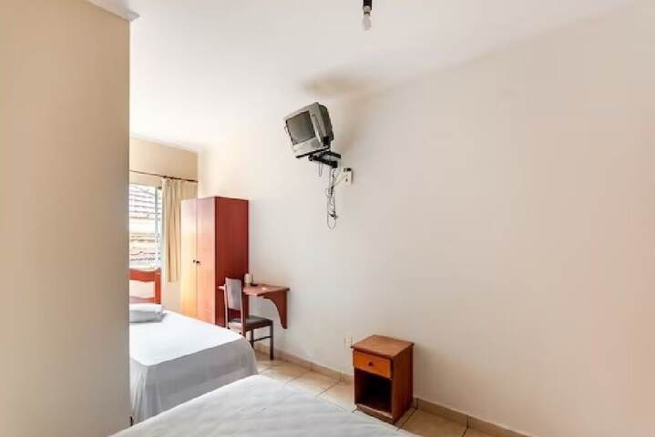 Room 5 of 10