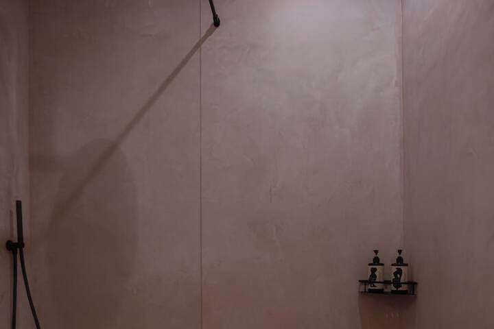 Room 68 of 87