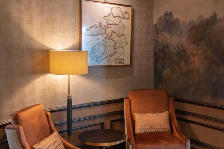 Lounge 62 of 67
