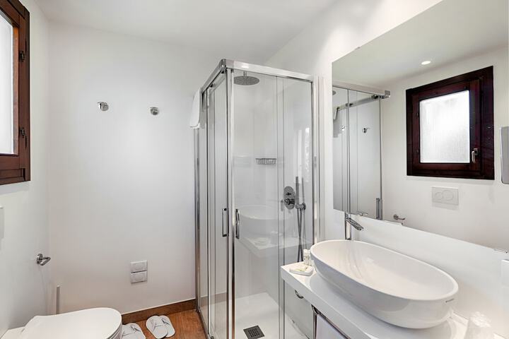 Clean Restrooms