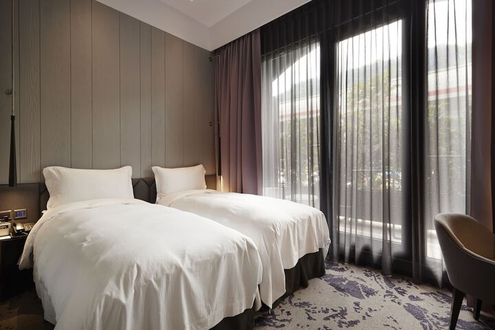Room 28 of 61