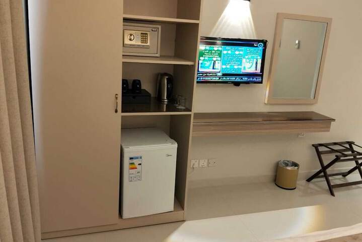 Room 33 of 100