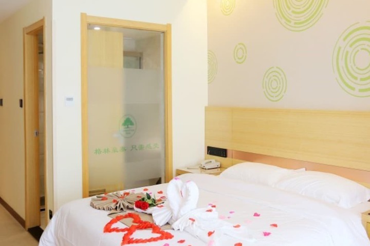 Room 15 of 38