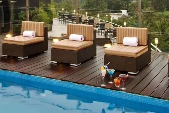 Pool Hotel