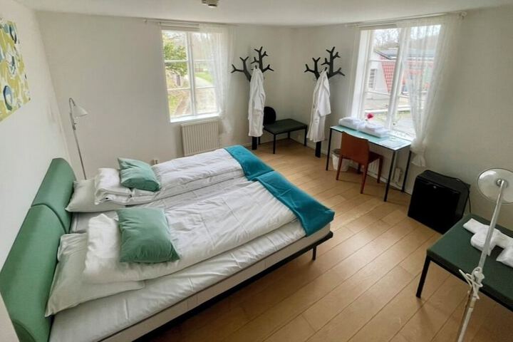 Room 4 of 37