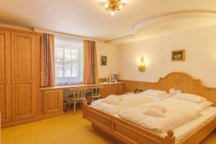 Room 13 of 94