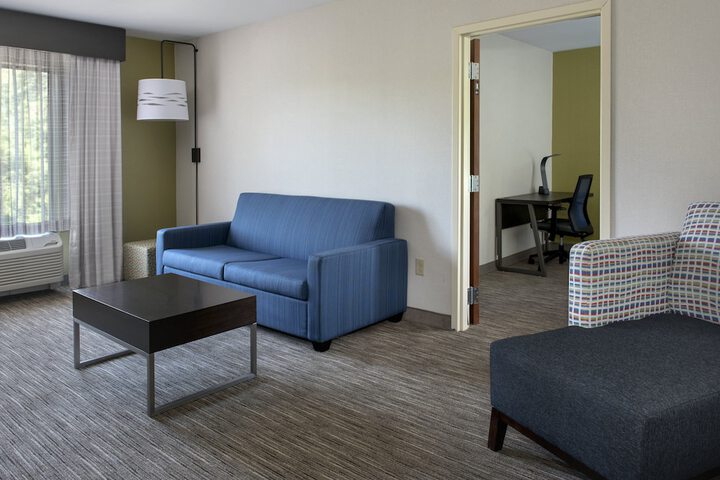 Suite Accessible King Size Bed (5 of 6)