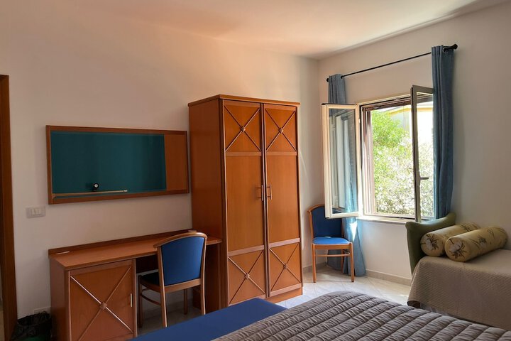 Room 10 of 37