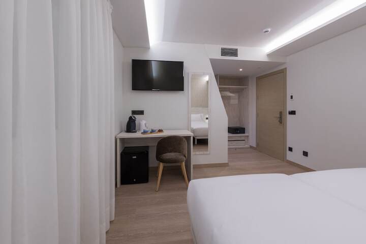 Room 7 of 122
