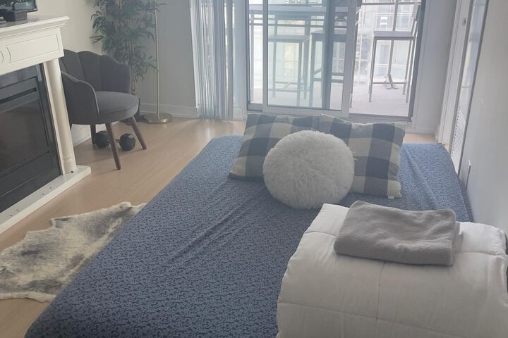 Room 6 of 14
