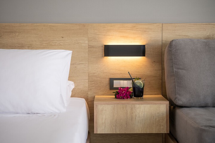 Room 10 of 77