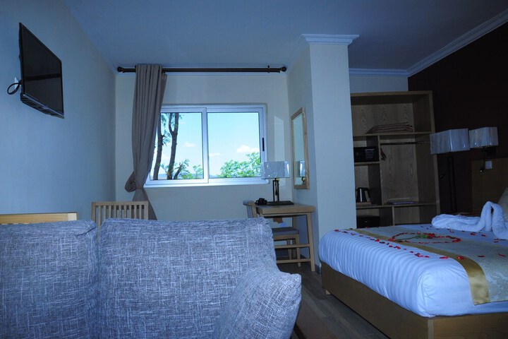 Room 25 of 25