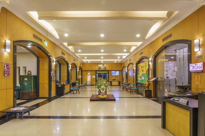 Check-in/check-out kiosk