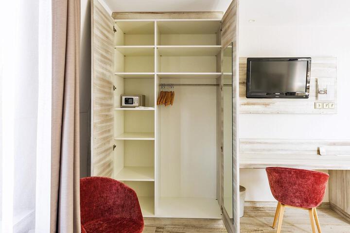 Room 13 of 62