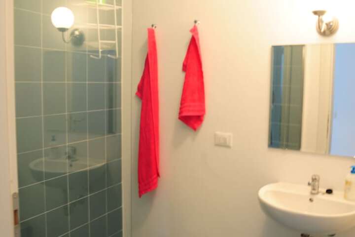 Room 25 of 46