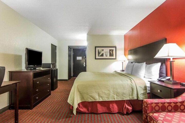 1 King Bed (1 of 5)