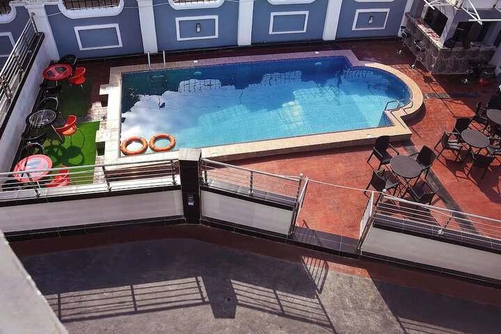 Pool 40 of 51