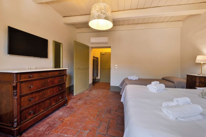 Room 22 of 83