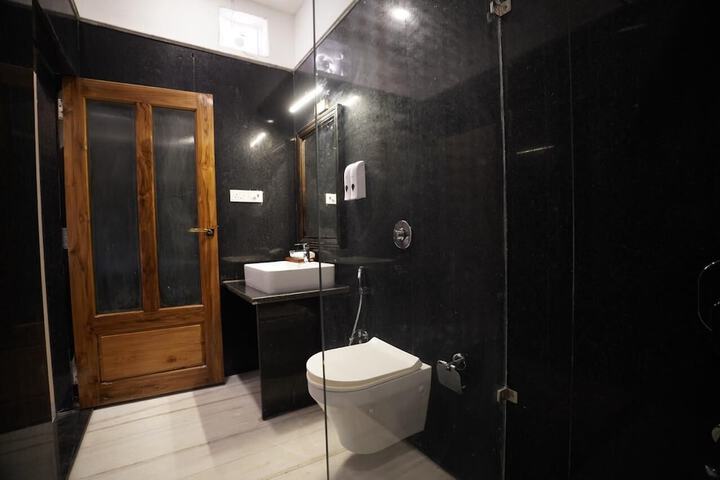 Room 10 of 17