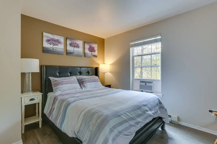 Image of Hot Tub & Pool Access: Year-round Pocono Retreat!