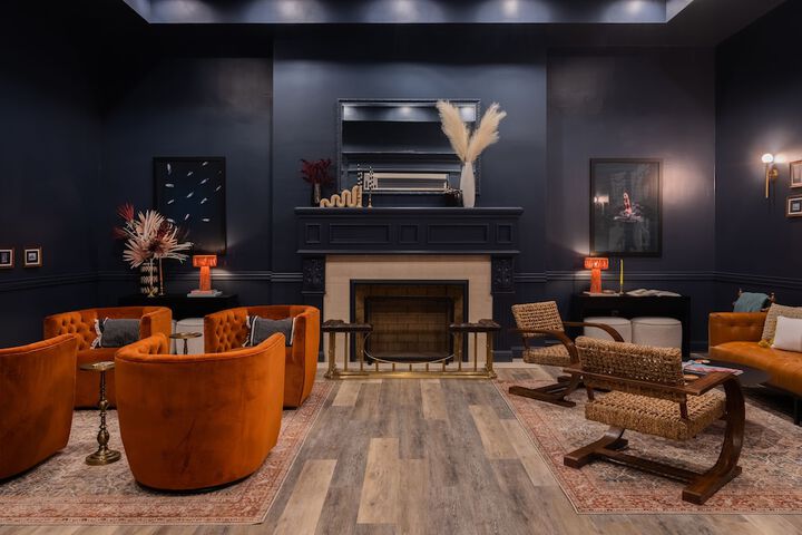 Lobby lounge