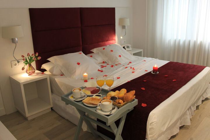 Room 12 of 77