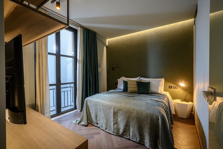 Room 4 of 24