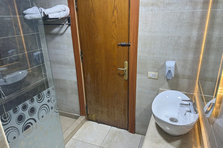 Room 25 of 36
